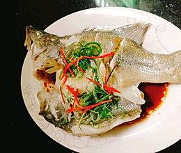 蒸鲈鱼的做法视频,简单美味，轻松掌握的烹饪技巧