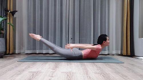 减肚子的瑜伽视频,跟随视频轻松打造平坦腹部