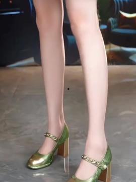 高跟鞋踩泥视频,高跟鞋踩泥的惊险瞬间