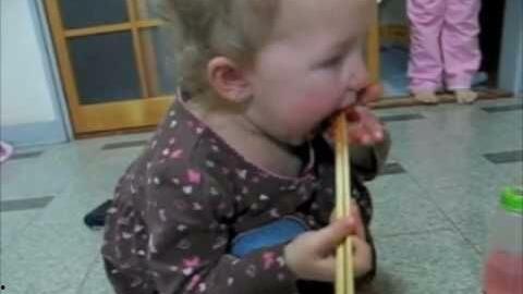 国外小孩视频,国外小孩日常生活的趣味瞬间